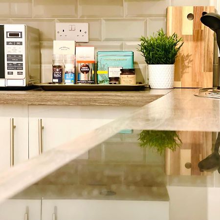 Enchanting One Bed Flat With Free Parking 헨던 외부 사진