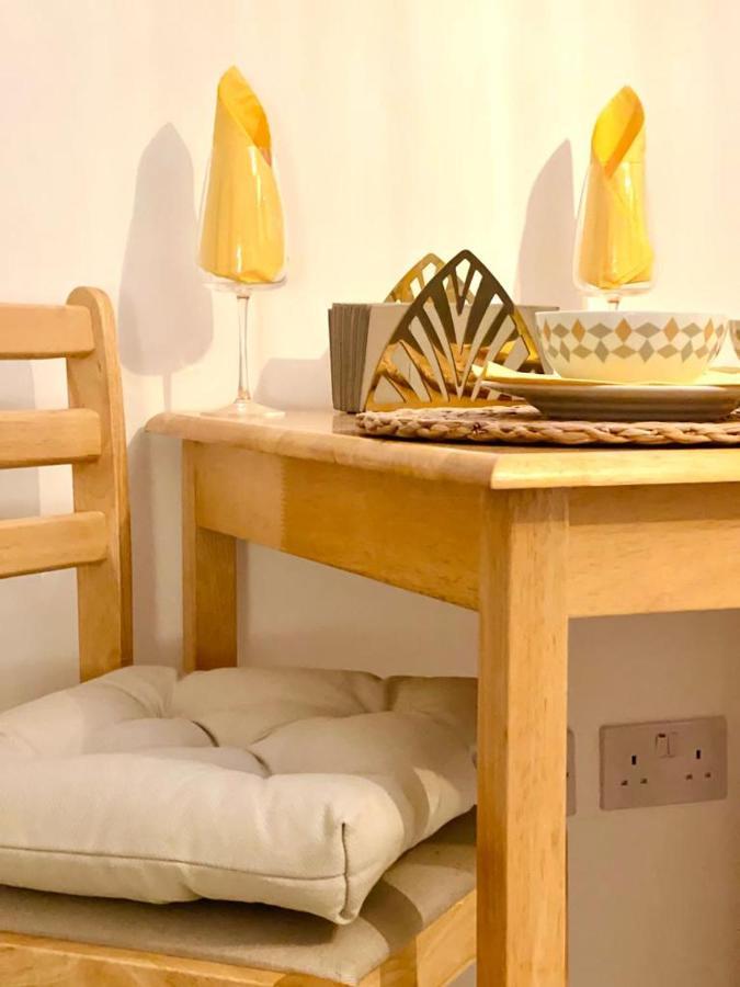 Enchanting One Bed Flat With Free Parking 헨던 외부 사진