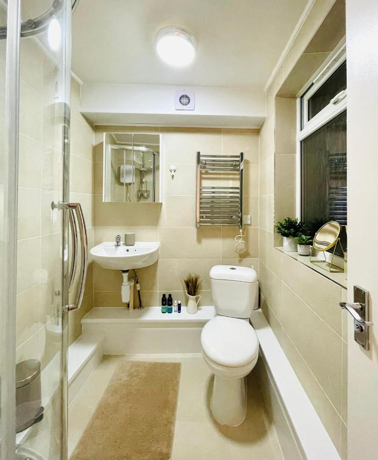 Enchanting One Bed Flat With Free Parking 헨던 외부 사진