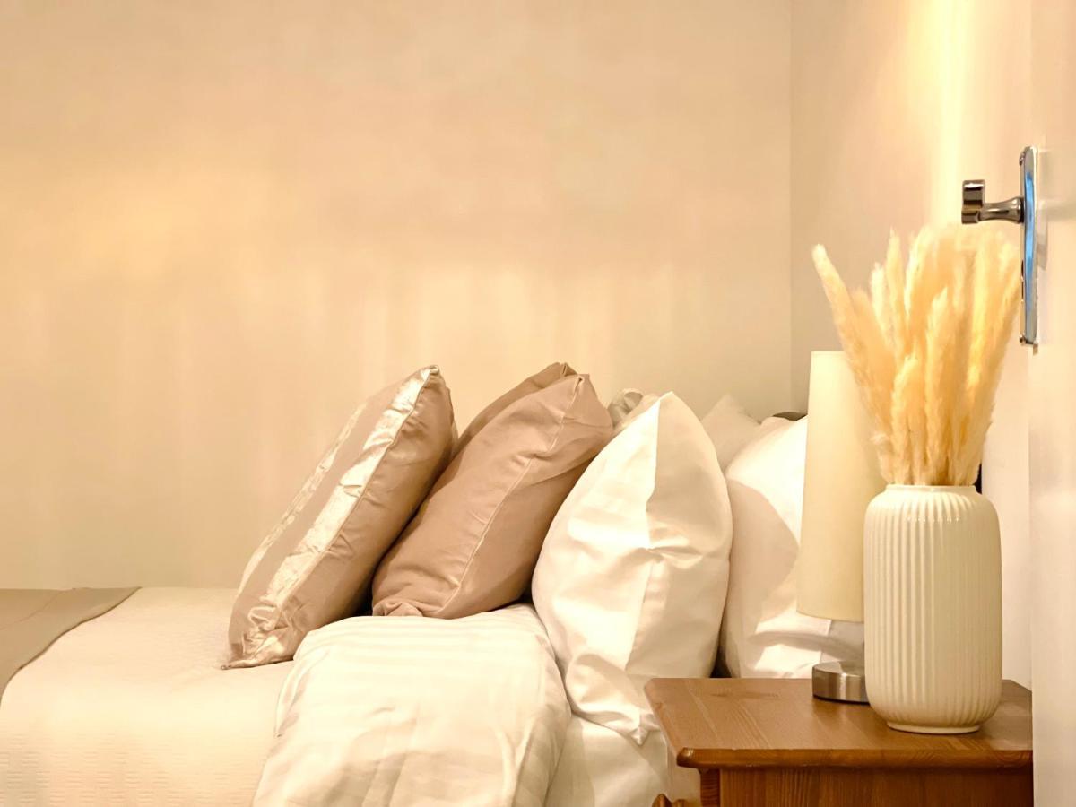 Enchanting One Bed Flat With Free Parking 헨던 외부 사진
