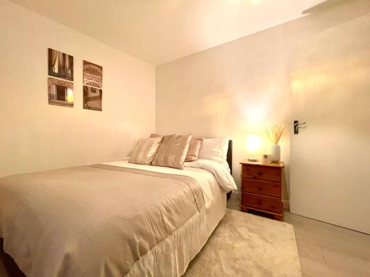 Enchanting One Bed Flat With Free Parking 헨던 외부 사진