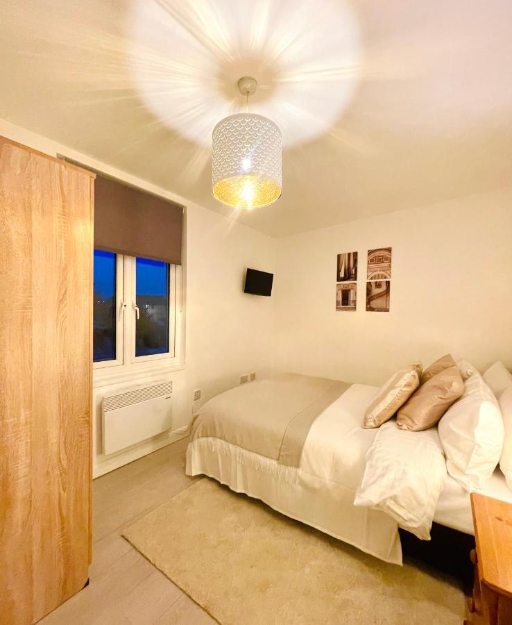 Enchanting One Bed Flat With Free Parking 헨던 외부 사진