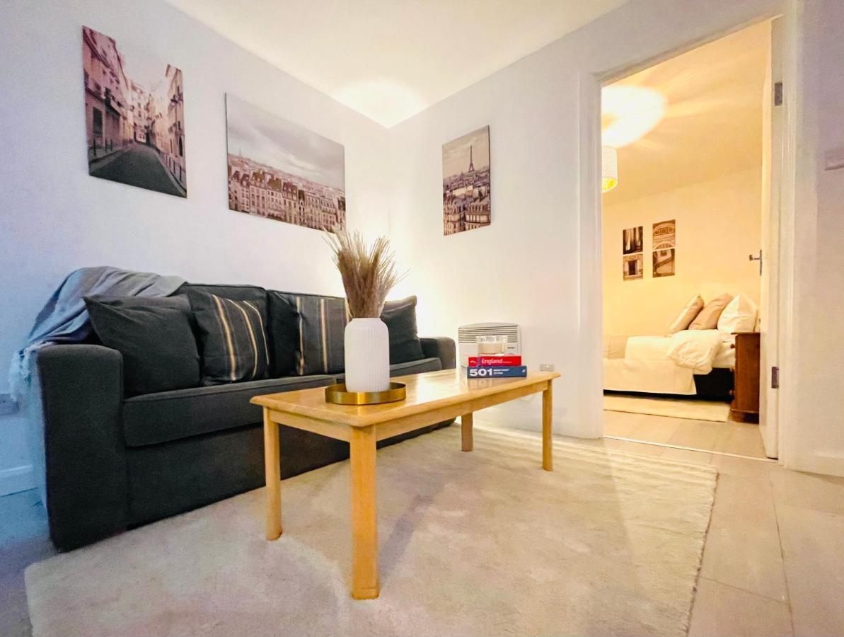 Enchanting One Bed Flat With Free Parking 헨던 외부 사진